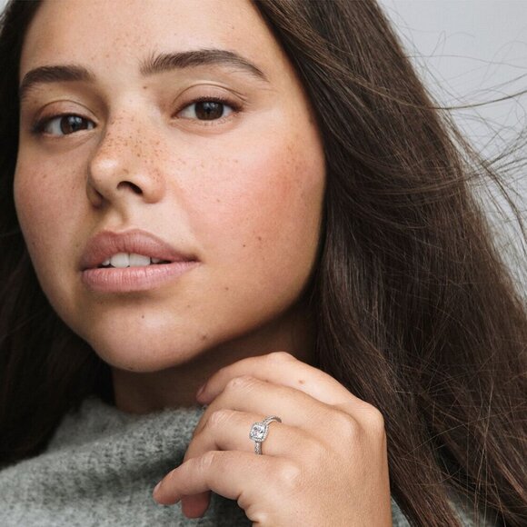 Women's Square Sparkle Halo Ring Sterling Silver Square-Cut Stone Cocktail Ring - Picture 3 of 5